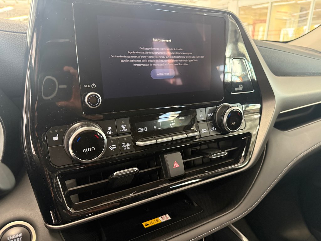 2025 Toyota Highlander XLE AWD in Cowansville, Quebec - 29 - w1024h768px