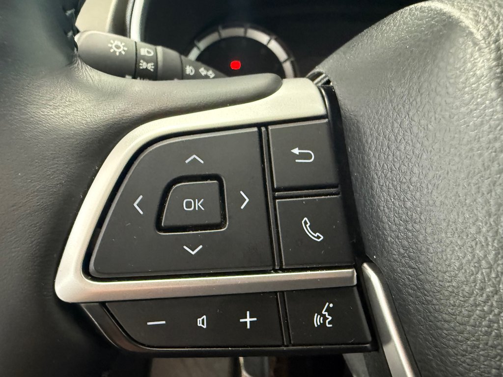 2025 Toyota Highlander XLE AWD in Cowansville, Quebec - 25 - w1024h768px