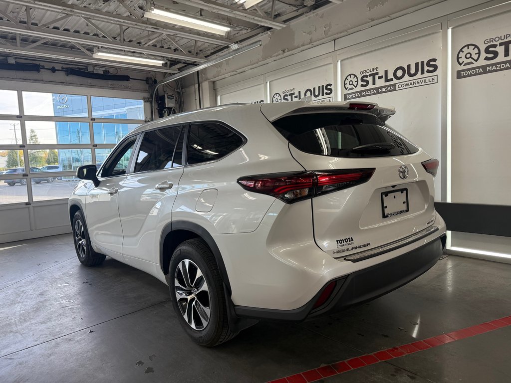 2025 Toyota Highlander XLE AWD in Cowansville, Quebec - 3 - w1024h768px