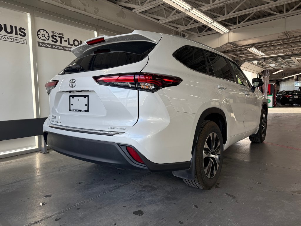 2025 Toyota Highlander XLE AWD in Cowansville, Quebec - 8 - w1024h768px