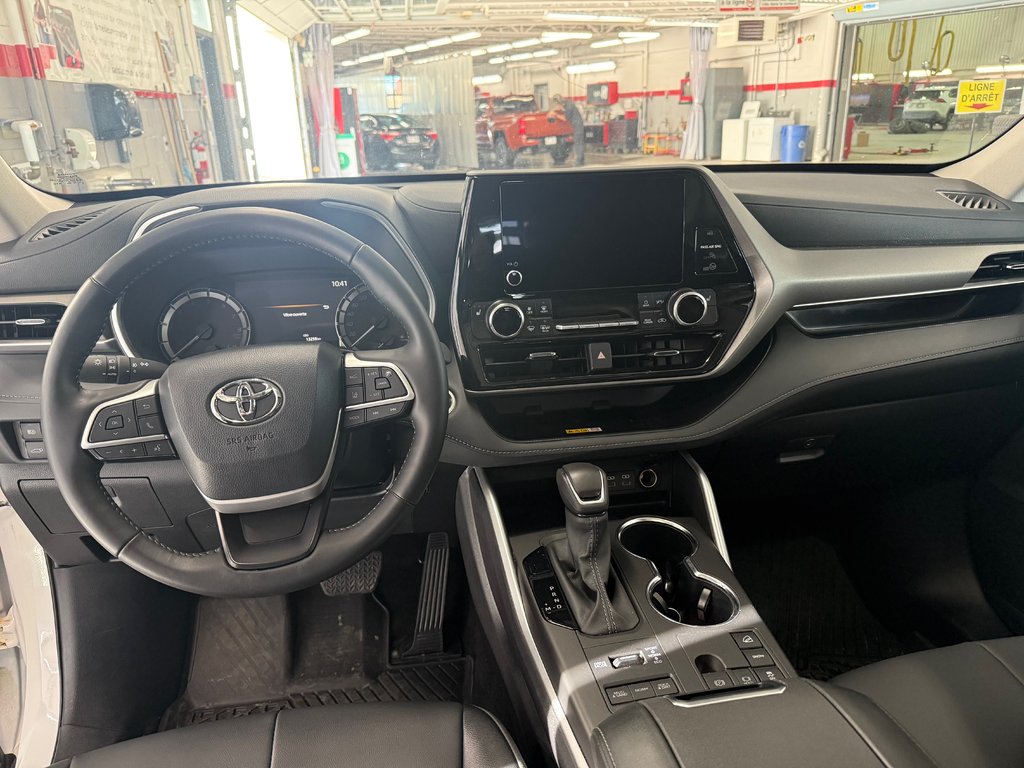 2025 Toyota Highlander XLE AWD in Cowansville, Quebec - 17 - w1024h768px