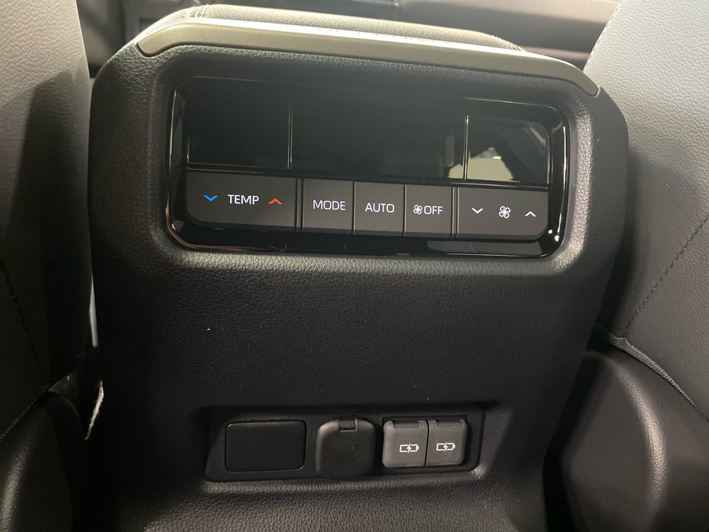 Toyota Land Cruiser Premium 2025 à Cowansville, Québec - 23 - w1024h768px