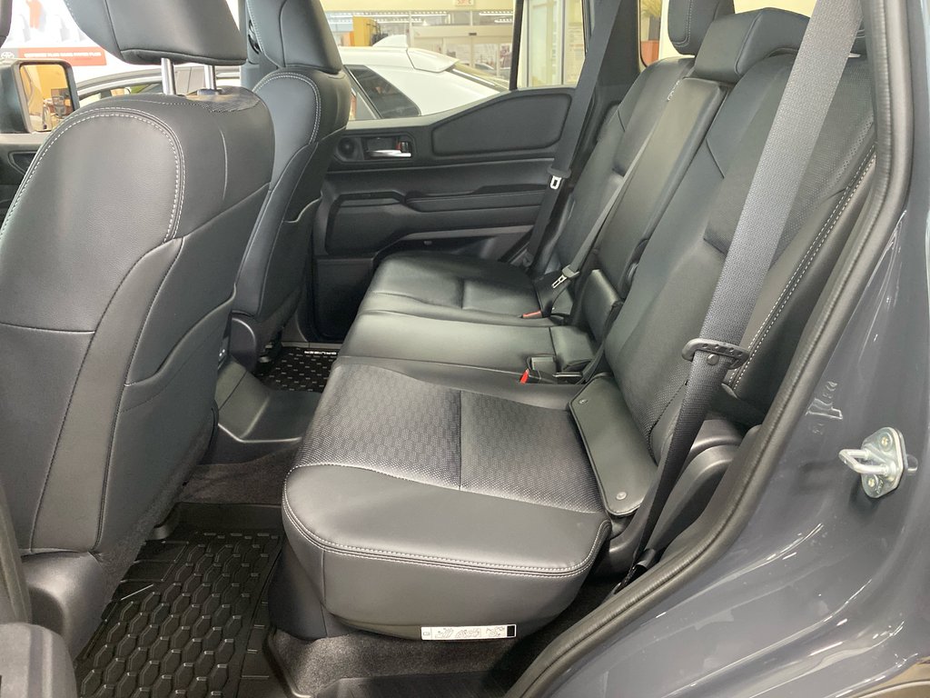 Toyota Land Cruiser Premium 2025 à Cowansville, Québec - 22 - w1024h768px