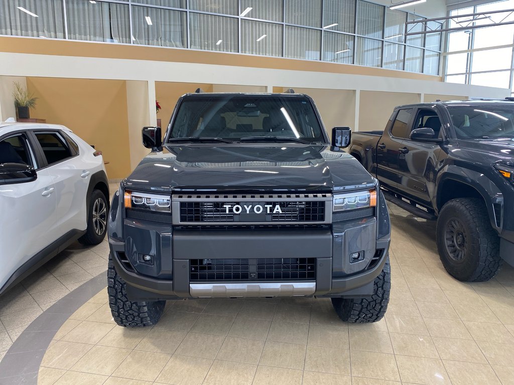 Toyota Land Cruiser Premium 2025 à Cowansville, Québec - 2 - w1024h768px