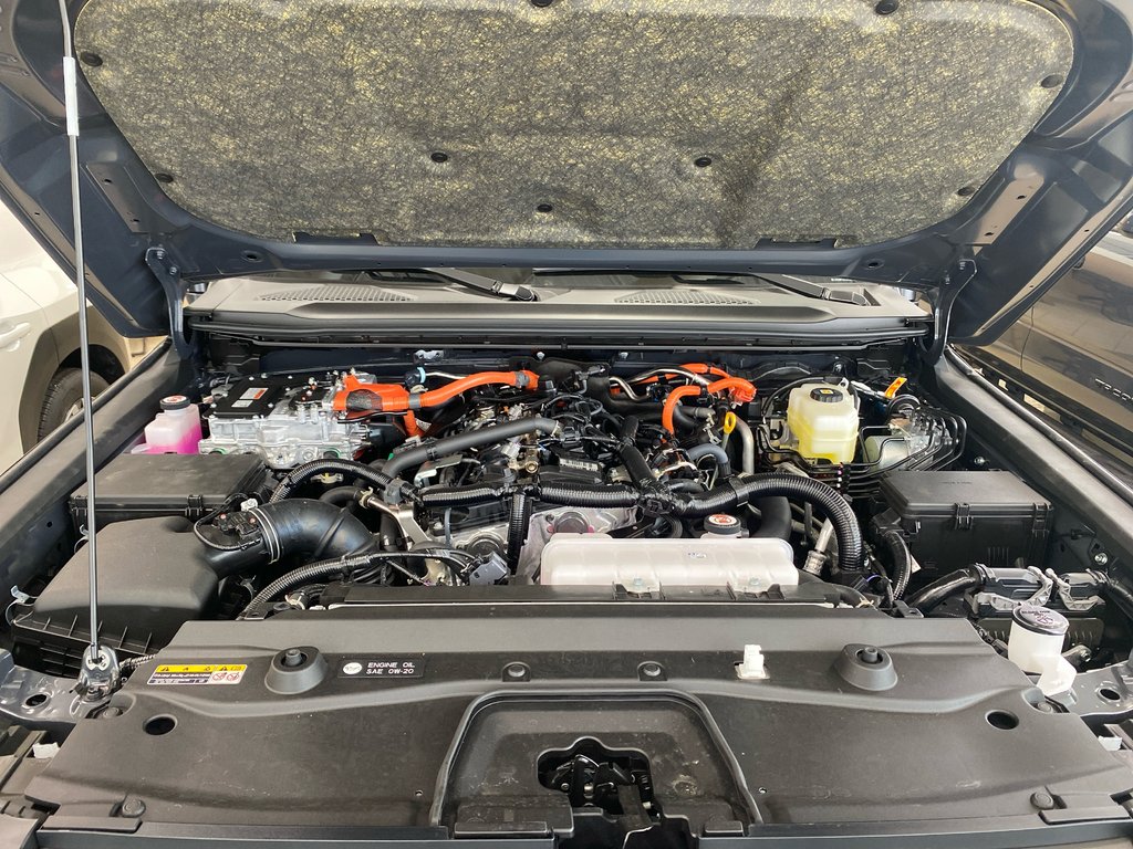 Toyota Land Cruiser Premium 2025 à Cowansville, Québec - 3 - w1024h768px