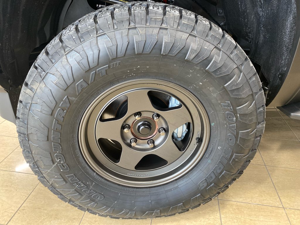 Toyota Land Cruiser Premium 2025 à Cowansville, Québec - 25 - w1024h768px