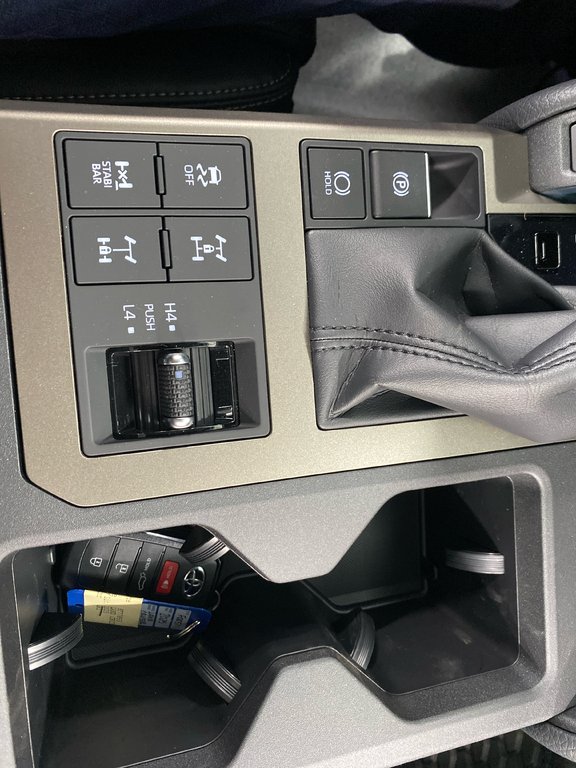 Toyota Land Cruiser Premium 2025 à Cowansville, Québec - 19 - w1024h768px