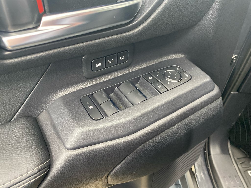 Toyota Land Cruiser Premium 2025 à Cowansville, Québec - 10 - w1024h768px