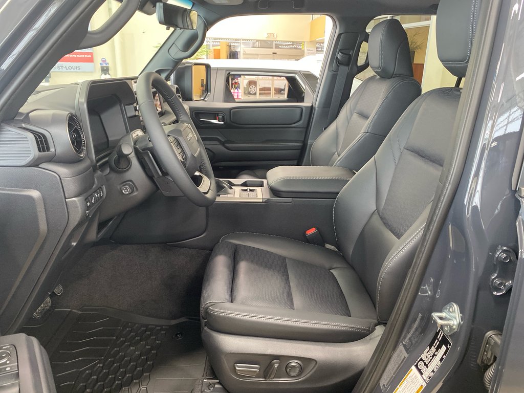Toyota Land Cruiser Premium 2025 à Cowansville, Québec - 9 - w1024h768px