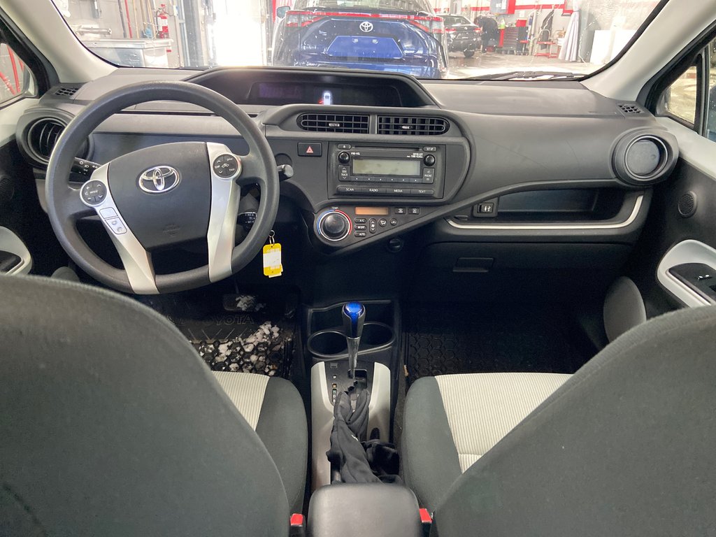 2014 Toyota Prius c BASE in Cowansville, Quebec - 21 - w1024h768px
