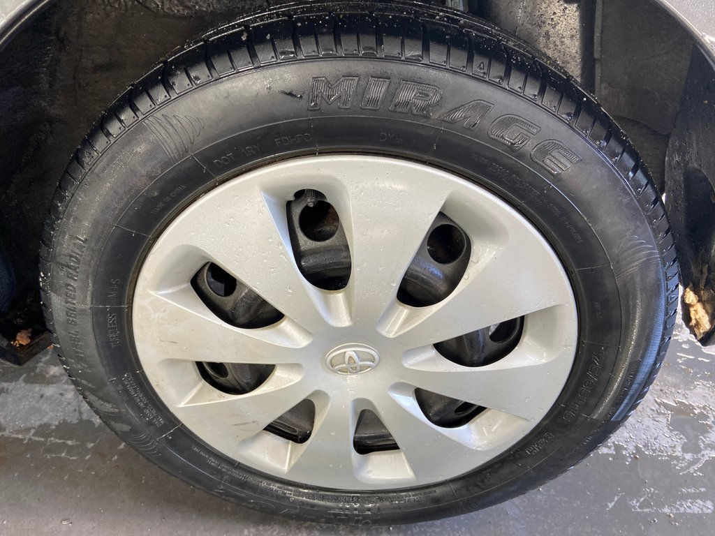 2014 Toyota Prius c BASE in Cowansville, Quebec - 18 - w1024h768px