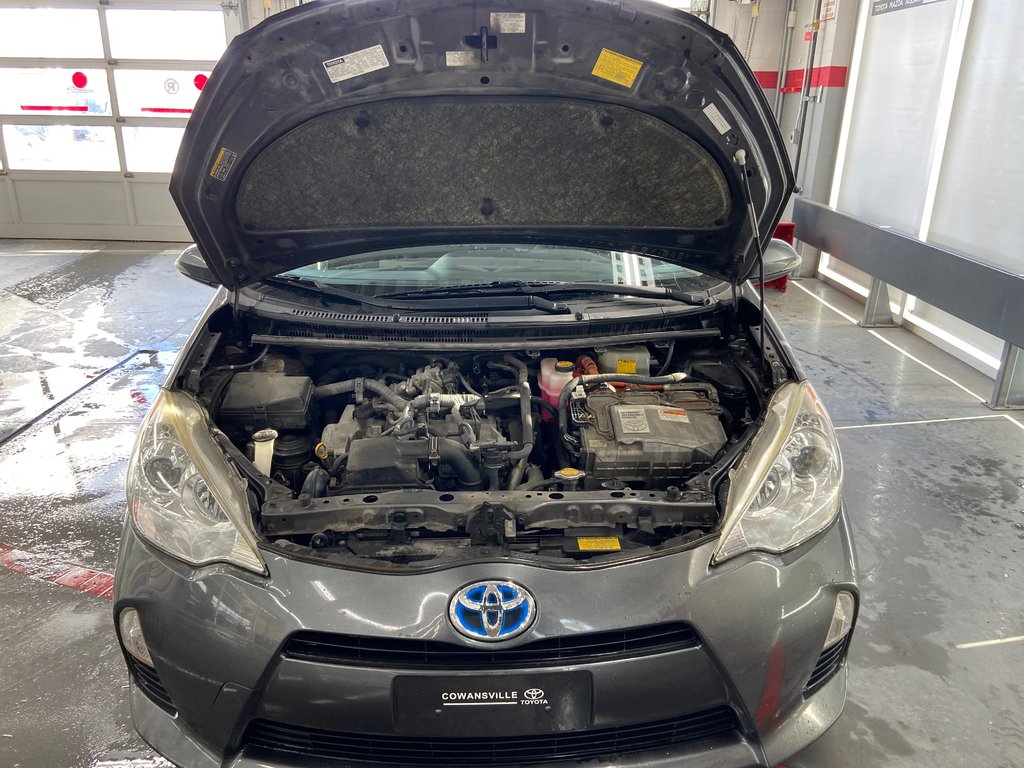 2014 Toyota Prius c BASE in Cowansville, Quebec - 17 - w1024h768px