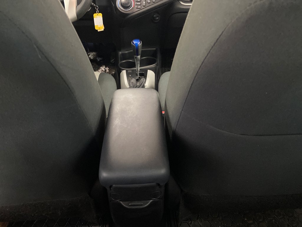 2014 Toyota Prius c BASE in Cowansville, Quebec - 20 - w1024h768px
