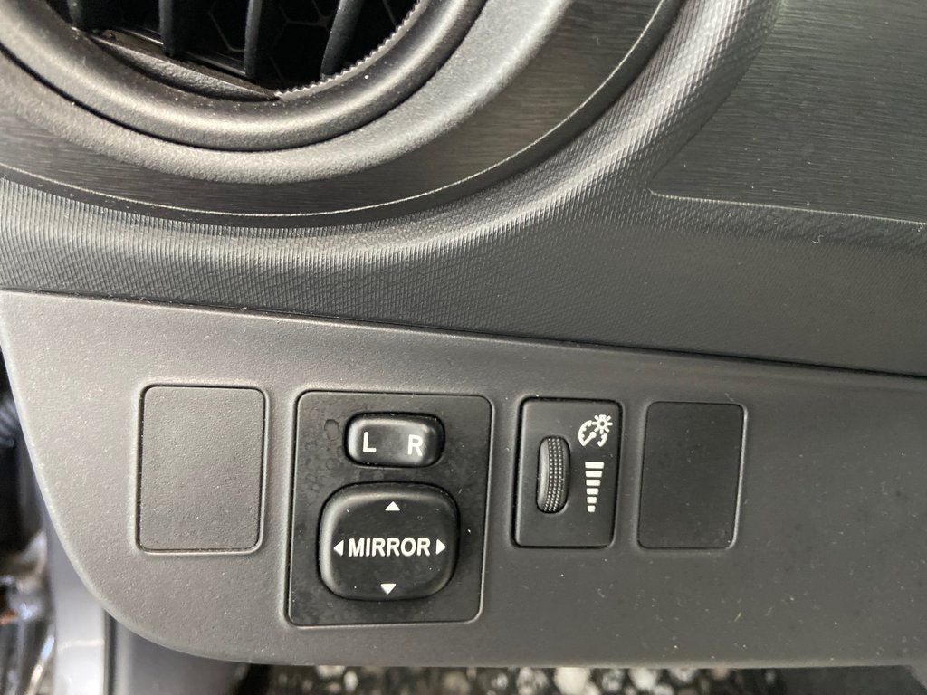 2014 Toyota Prius c BASE in Cowansville, Quebec - 27 - w1024h768px