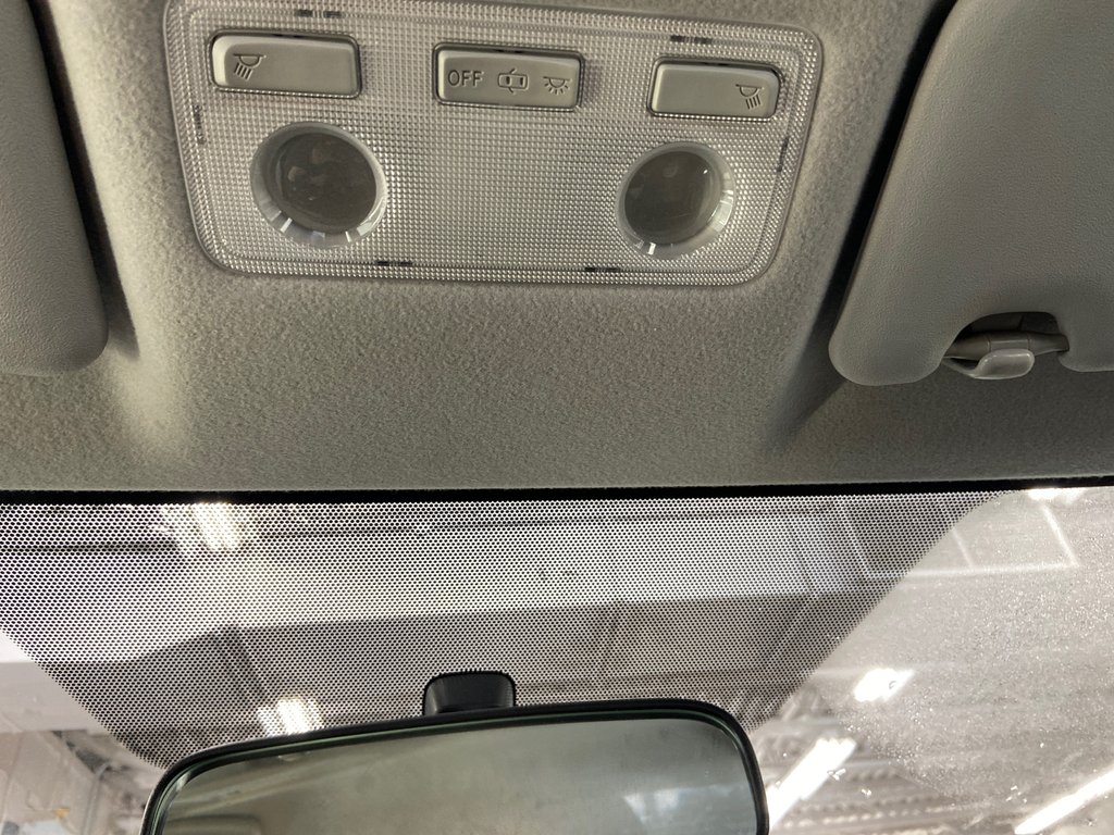 2014 Toyota Prius c BASE in Cowansville, Quebec - 38 - w1024h768px