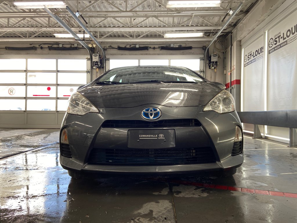 2014 Toyota Prius c BASE in Cowansville, Quebec - 15 - w1024h768px