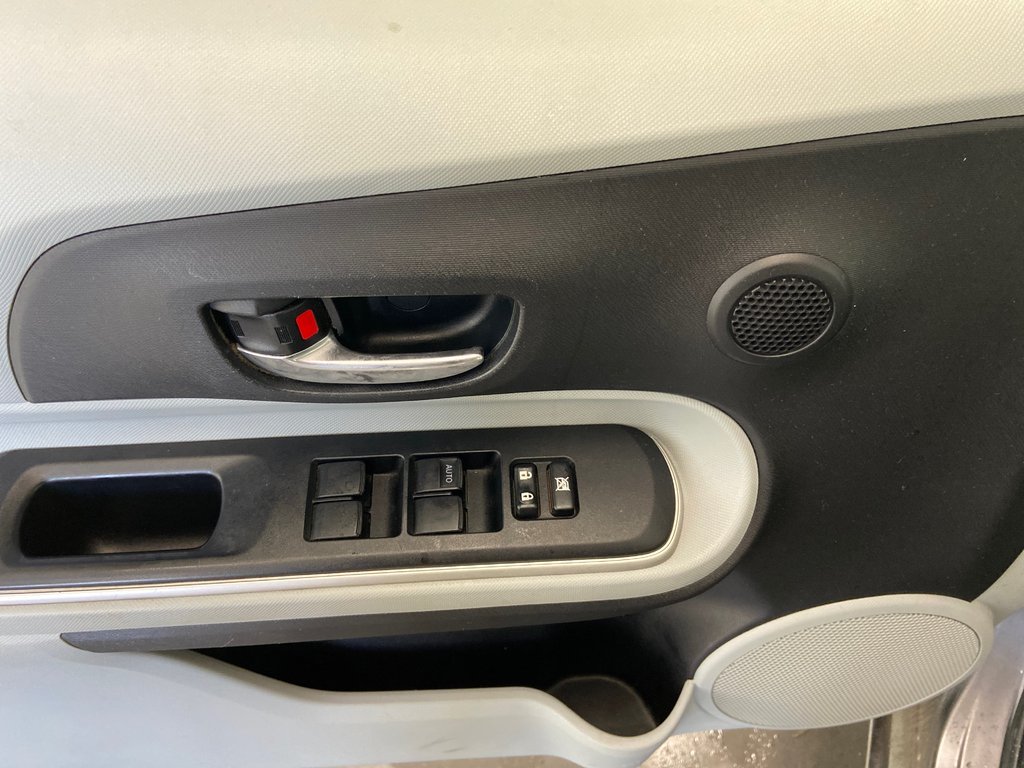 2014 Toyota Prius c BASE in Cowansville, Quebec - 26 - w1024h768px
