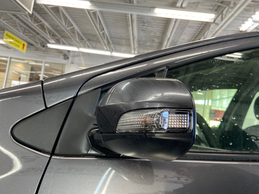 2014 Toyota Prius c BASE in Cowansville, Quebec - 14 - w1024h768px