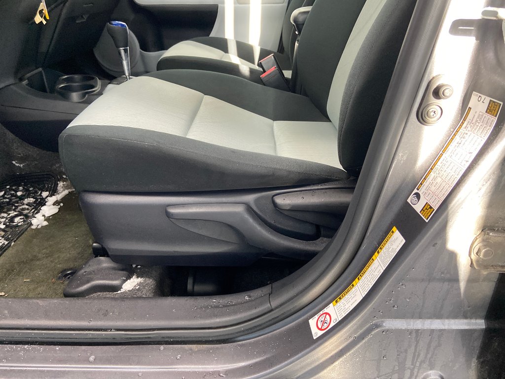 2014 Toyota Prius c BASE in Cowansville, Quebec - 24 - w1024h768px