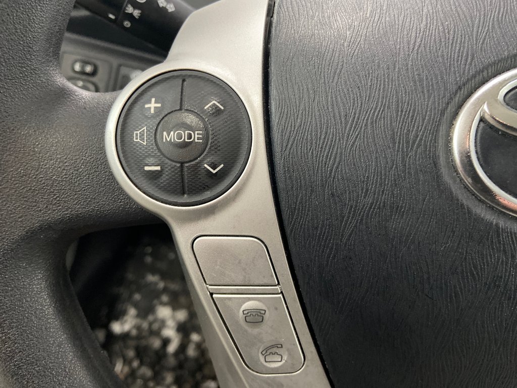 2014 Toyota Prius c BASE in Cowansville, Quebec - 34 - w1024h768px