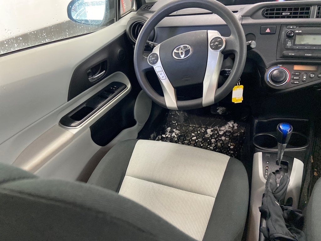 2014 Toyota Prius c BASE in Cowansville, Quebec - 22 - w1024h768px