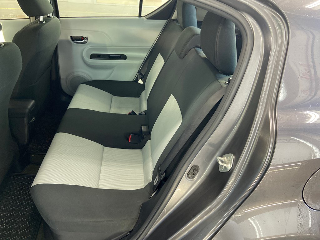 2014 Toyota Prius c BASE in Cowansville, Quebec - 19 - w1024h768px