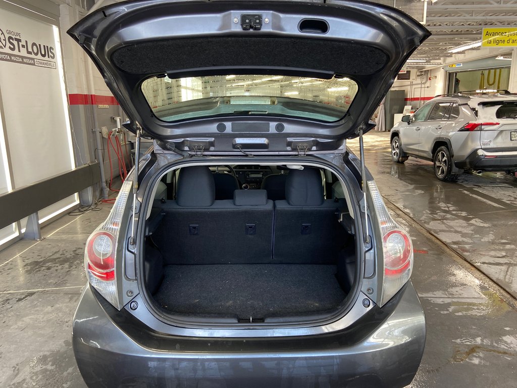 2014 Toyota Prius c BASE in Cowansville, Quebec - 6 - w1024h768px