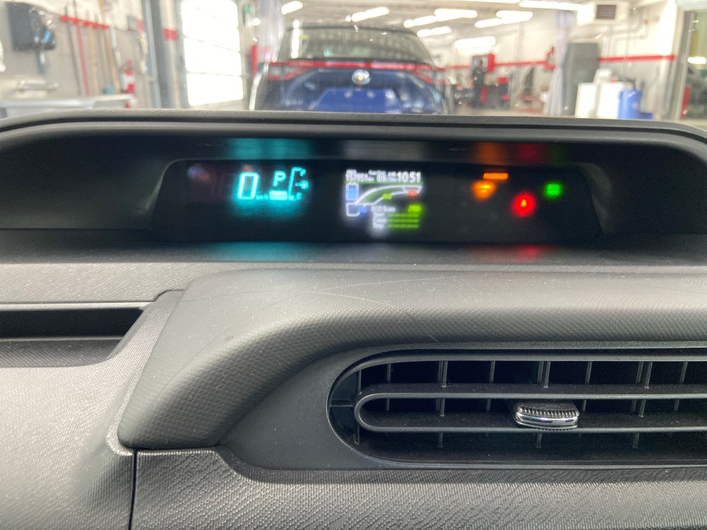 2014 Toyota Prius c BASE in Cowansville, Quebec - 33 - w1024h768px