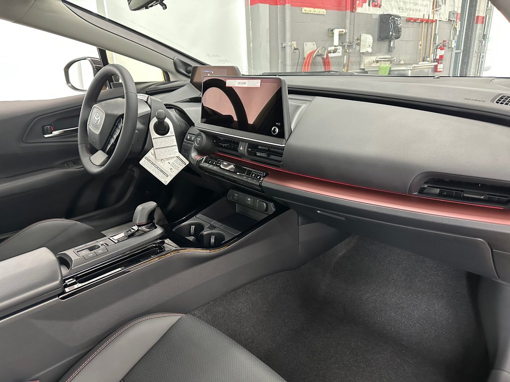 Toyota Prius Plug-in Hybrid  2025 à Cowansville, Québec - 11 - w1024h768px