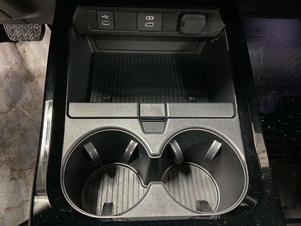 Toyota Prius Plug-In Hybrid XSE Premium 2025 à Cowansville, Québec - 29 - w1024h768px