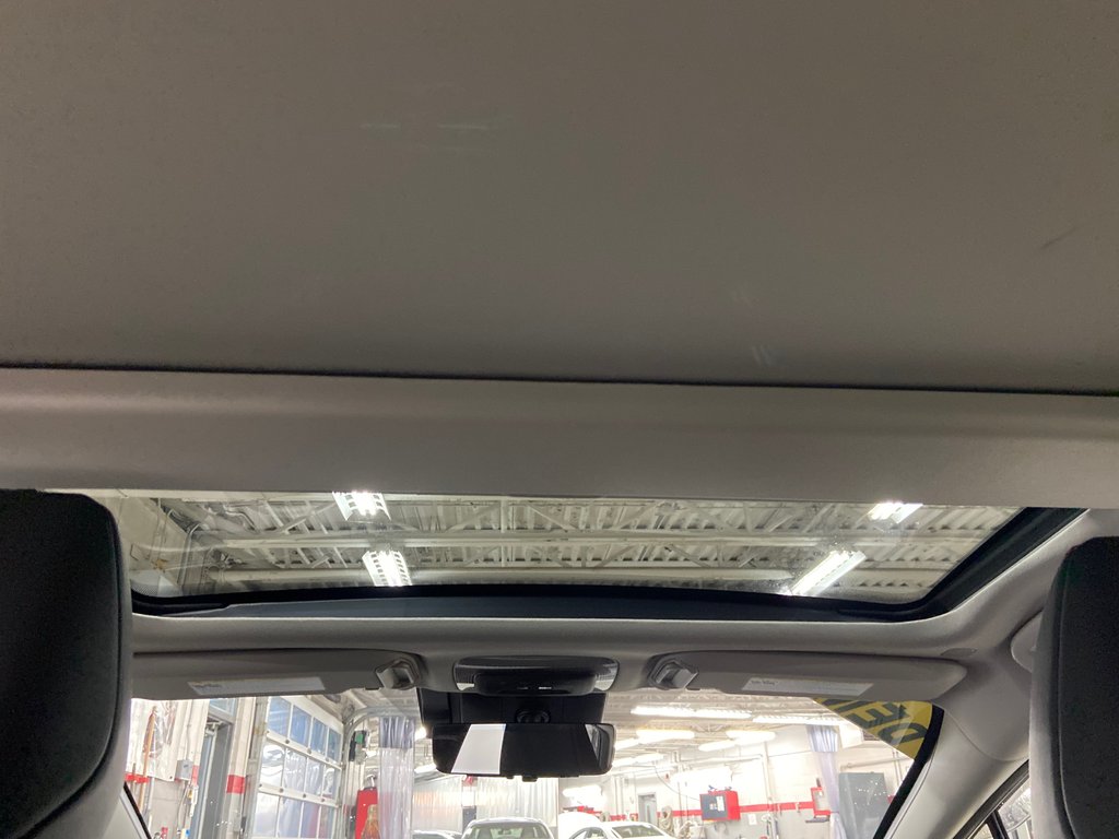 Toyota Prius Plug-In Hybrid XSE Premium 2025 à Cowansville, Québec - 34 - w1024h768px