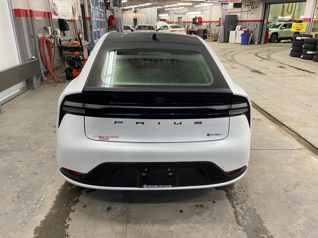 Toyota Prius Plug-In Hybrid XSE Premium 2025 à Cowansville, Québec - 4 - w1024h768px