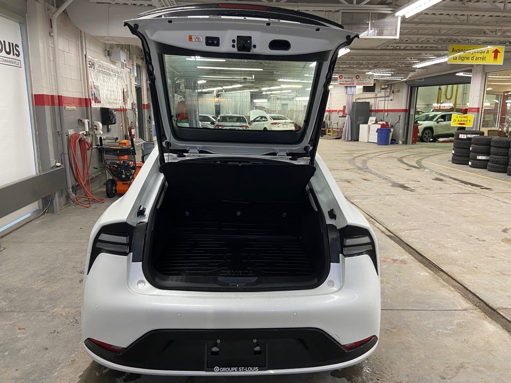 Toyota Prius Plug-In Hybrid XSE Premium 2025 à Cowansville, Québec - 36 - w1024h768px