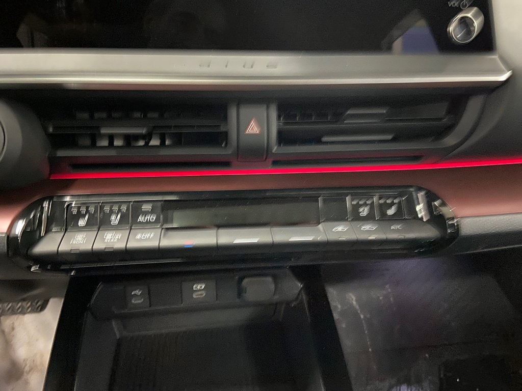 Toyota Prius Plug-In Hybrid XSE Premium 2025 à Cowansville, Québec - 28 - w1024h768px