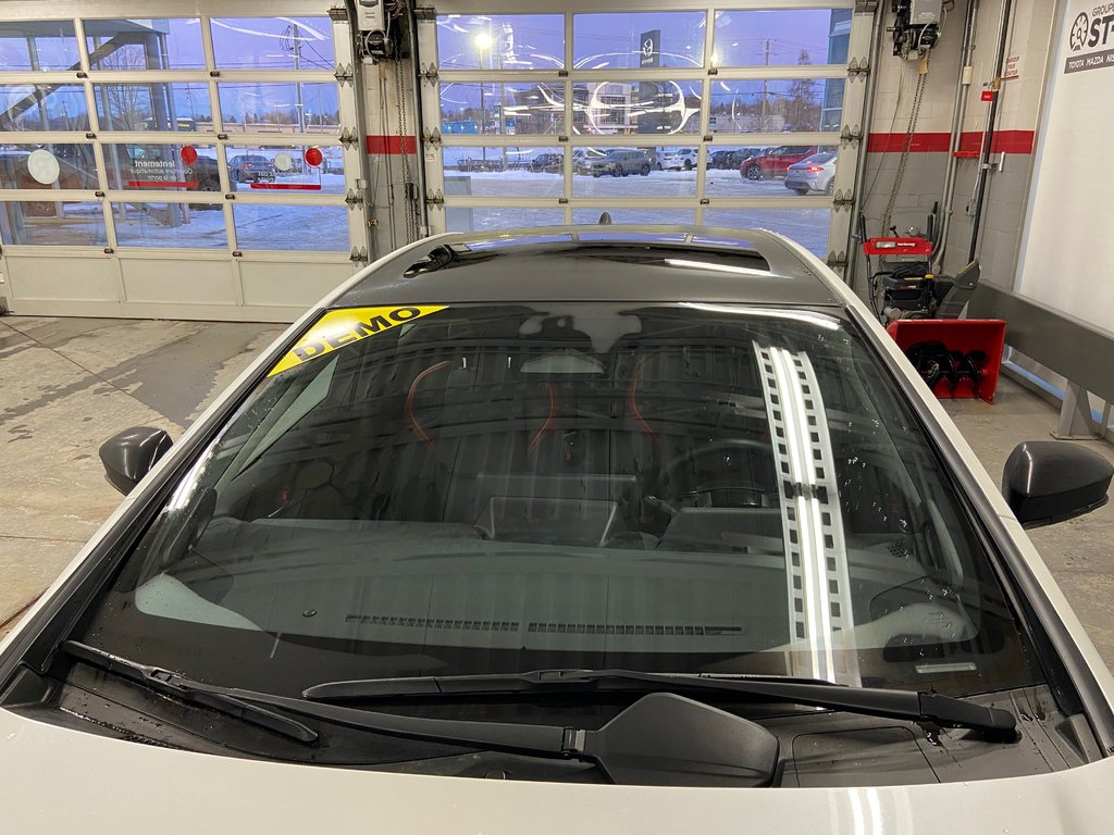 Toyota Prius Plug-In Hybrid XSE Premium 2025 à Cowansville, Québec - 14 - w1024h768px