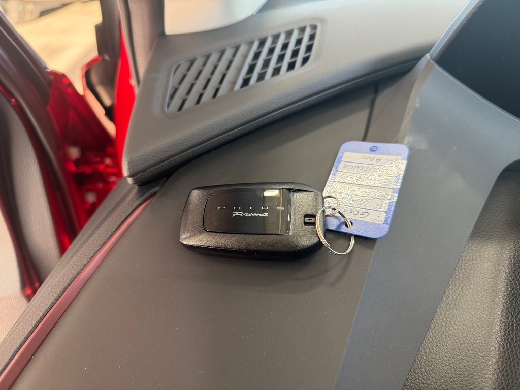 2026 Toyota Prius Plug-In Hybrid XSE Prime in Cowansville, Quebec - 26 - w1024h768px