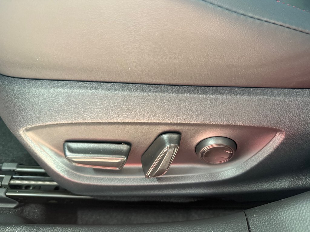 2026 Toyota Prius Plug-In Hybrid XSE Prime in Cowansville, Quebec - 18 - w1024h768px