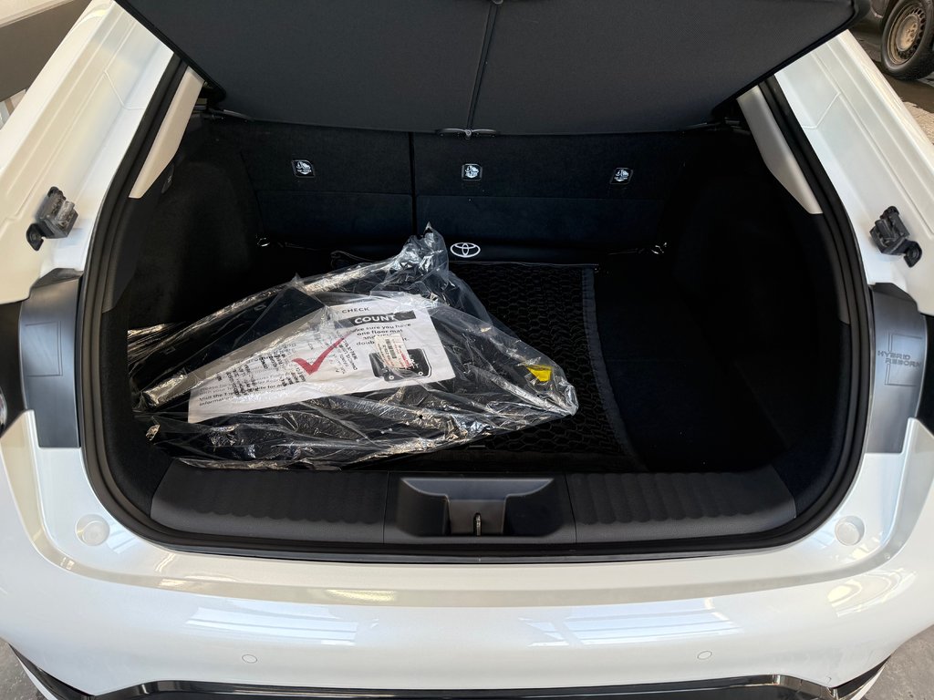 Toyota Prius Plug-In Hybrid Prius Prime Nightshade 2026 à Cowansville, Québec - 11 - w1024h768px