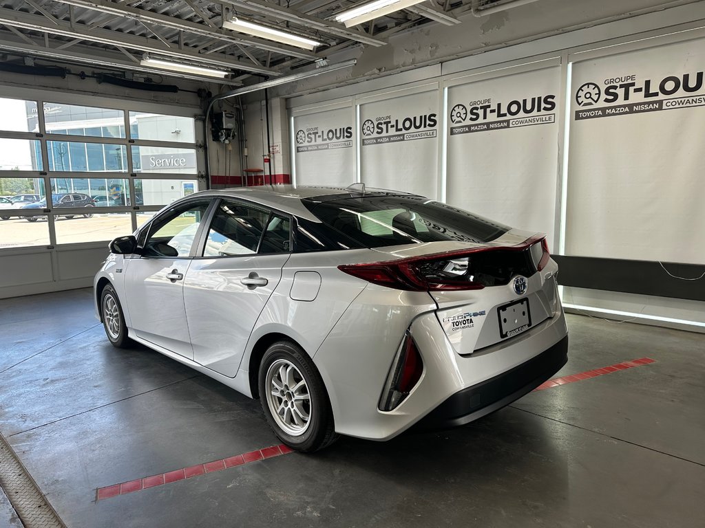 2022  PRIUS PRIME Sièges et volant chauffant - Mag - in Cowansville, Quebec - 3 - w1024h768px