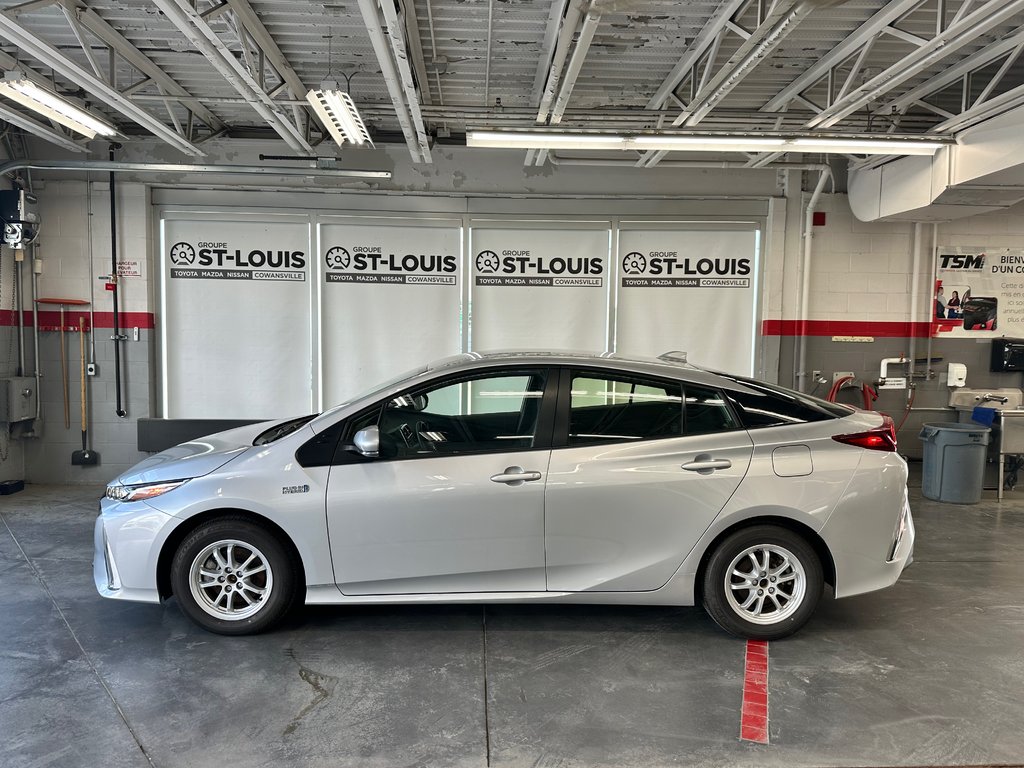 2022  PRIUS PRIME Sièges et volant chauffant - Mag - in Cowansville, Quebec - 2 - w1024h768px