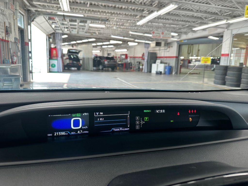 2022  PRIUS PRIME Volant et sièges chauffants-Mags in Cowansville, Quebec - 22 - w1024h768px