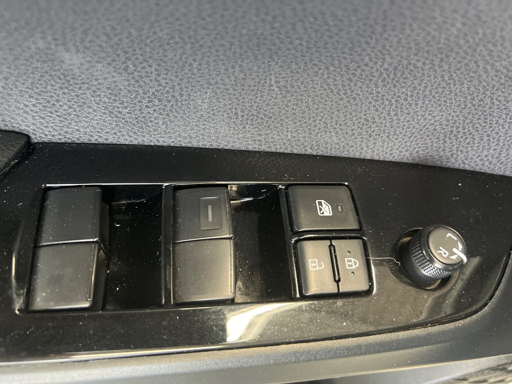 2022 Toyota PRIUS PRIME Garantie Platine 100000 km in Cowansville, Quebec - 23 - w1024h768px