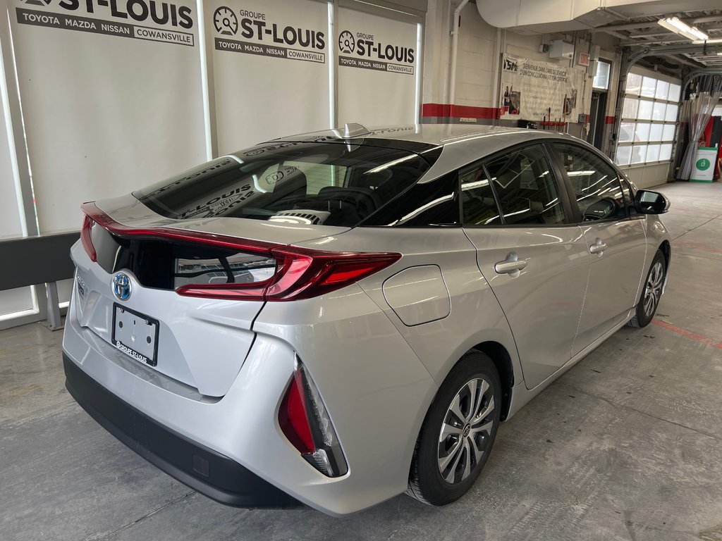 2022 Toyota PRIUS PRIME Garantie Platine 100000 km in Cowansville, Quebec - 4 - w1024h768px