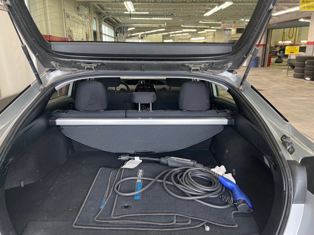 2022 Toyota PRIUS PRIME Garantie Platine 100000 km in Cowansville, Quebec - 10 - w1024h768px