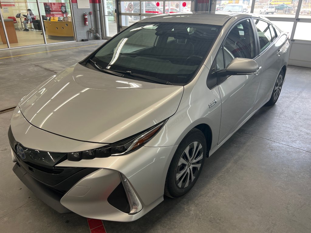 2022 Toyota PRIUS PRIME Garantie Platine 100000 km in Cowansville, Quebec - 14 - w1024h768px