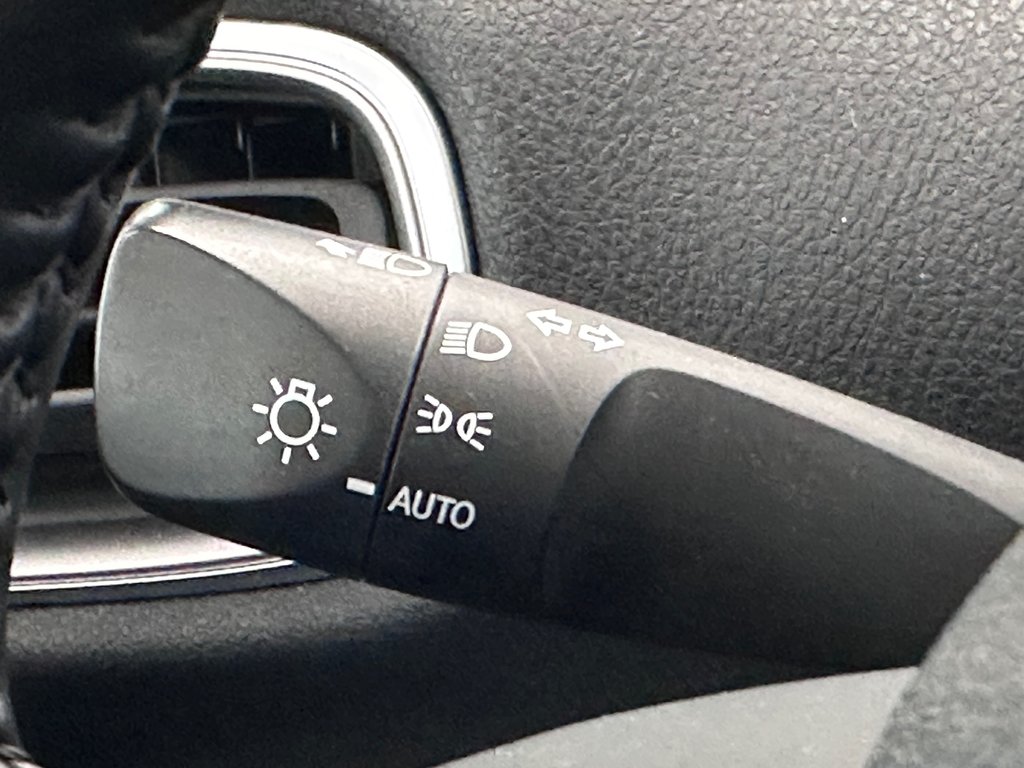 2022 Toyota PRIUS PRIME Base Sièges et volant chauffants / Caméra de recul in Cowansville, Quebec - 24 - w1024h768px