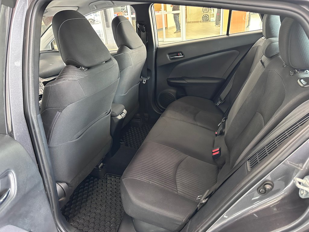 2022 Toyota PRIUS PRIME Base Sièges et volant chauffants / Caméra de recul in Cowansville, Quebec - 31 - w1024h768px