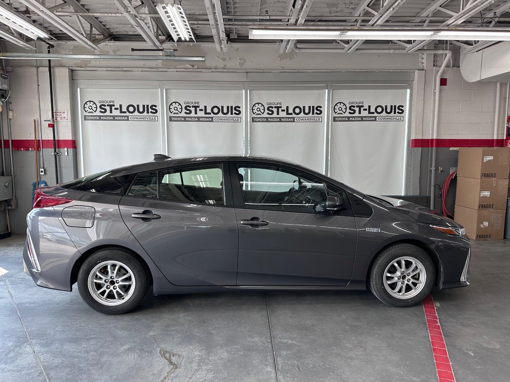 2022 Toyota PRIUS PRIME Base Sièges et volant chauffants / Caméra de recul in Cowansville, Quebec - 7 - w1024h768px