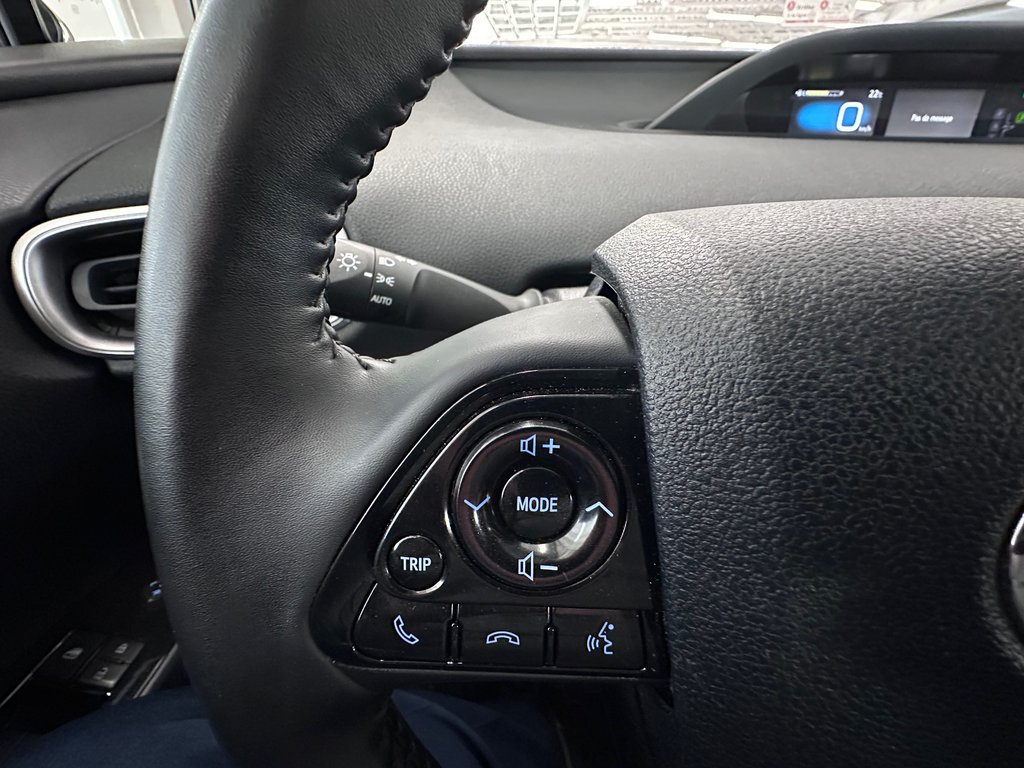 2022 Toyota PRIUS PRIME Base Sièges et volant chauffants / Caméra de recul in Cowansville, Quebec - 21 - w1024h768px