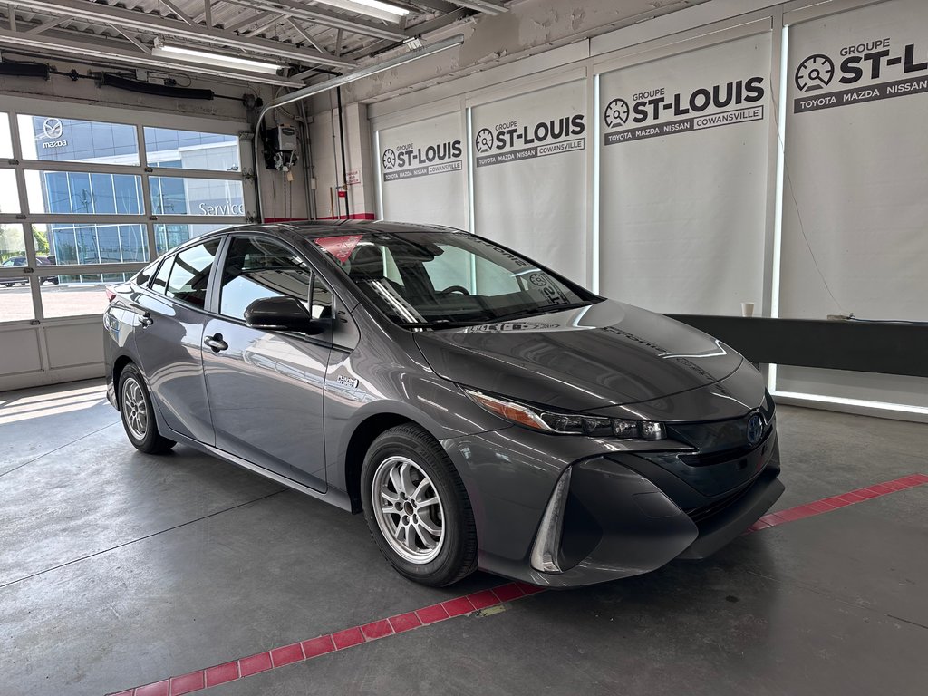 2022 Toyota PRIUS PRIME Base Sièges et volant chauffants / Caméra de recul in Cowansville, Quebec - 9 - w1024h768px